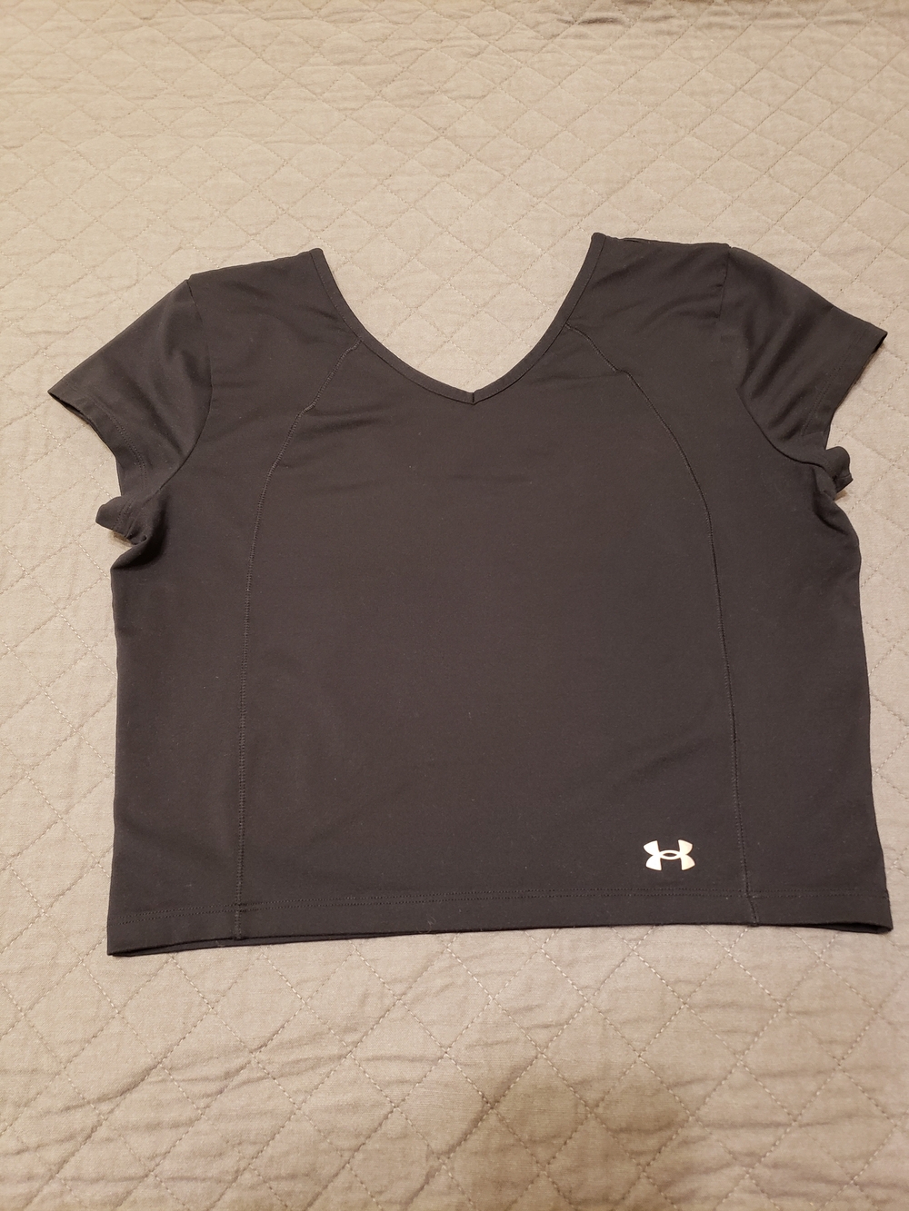 Under Armour Black Short-Sleeve V-Neck Athletic Crop Top